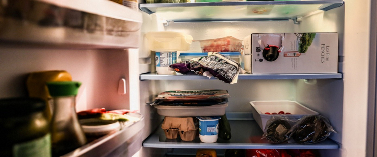 Den Kühlschrank reinigen mit Profi-Tricks